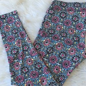 LuLaroe $10 when 3 or more leggings are bundled